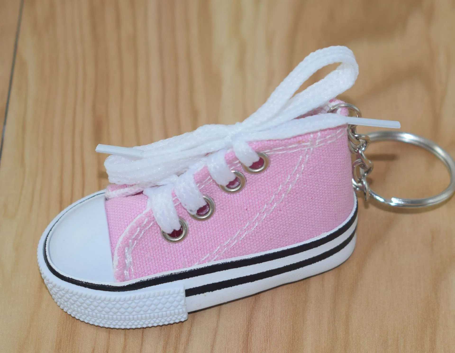 7.5CM 3D Novelty Canvas Sneaker Tennis Shoe Keychain Key Chain Pendants Party Jewelry Car Simulation Keyring for Men And WomenL240729