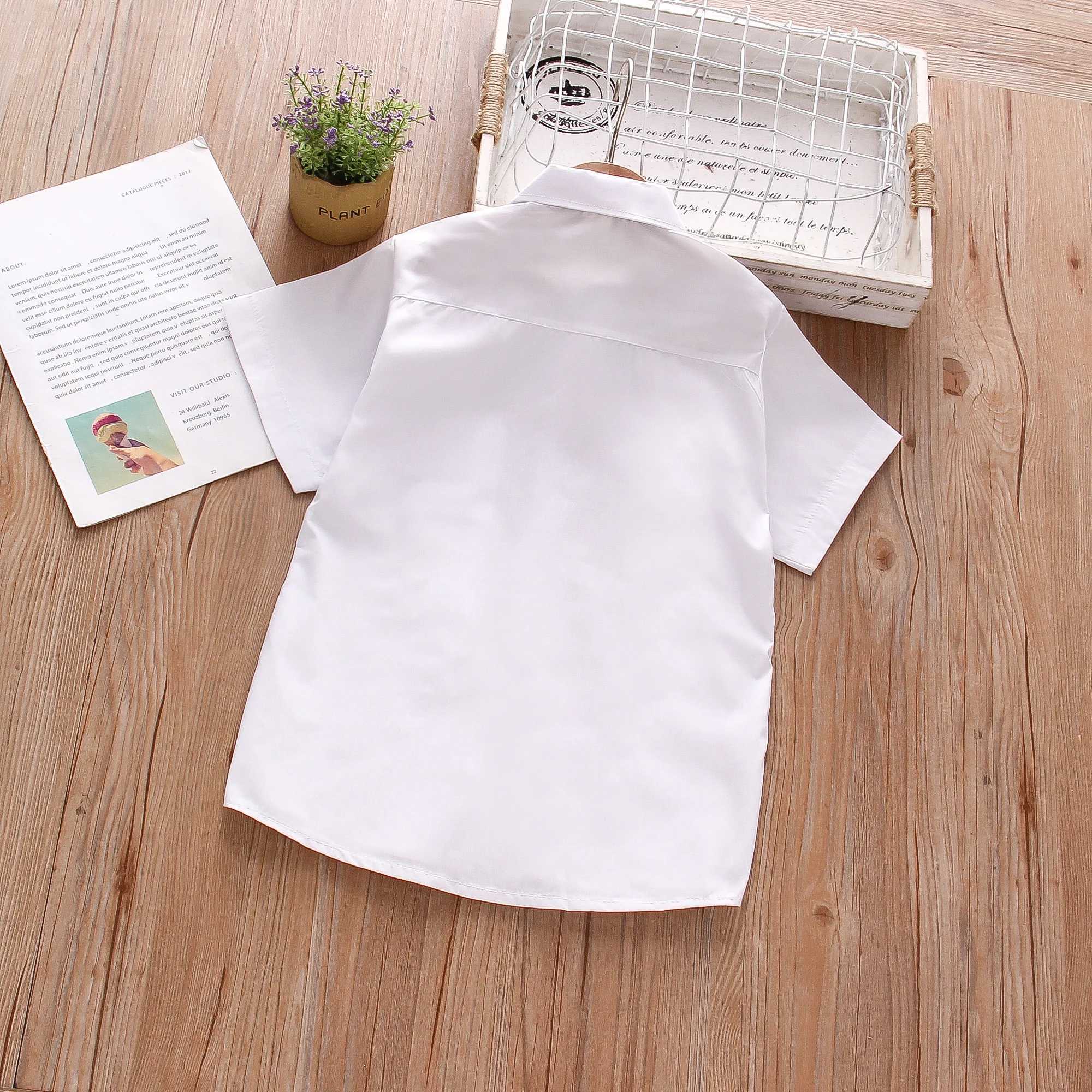 Flip collar pocket design baby shirt summer new boy baby short sleeved solid color boy childrens clothingW240729