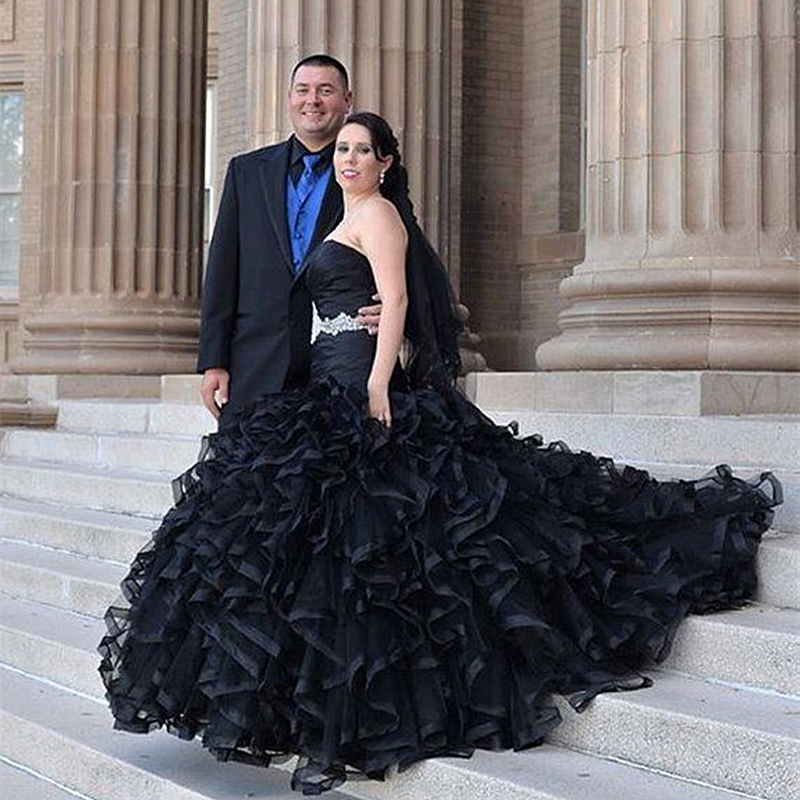 Ruffles Black Mermaid Wedding Dresses Sweep Train Pluffy Long Organza Gothic Wedding Gowns Lace Appliques Sweetheart Sleeveless Back Buttons Vestido D