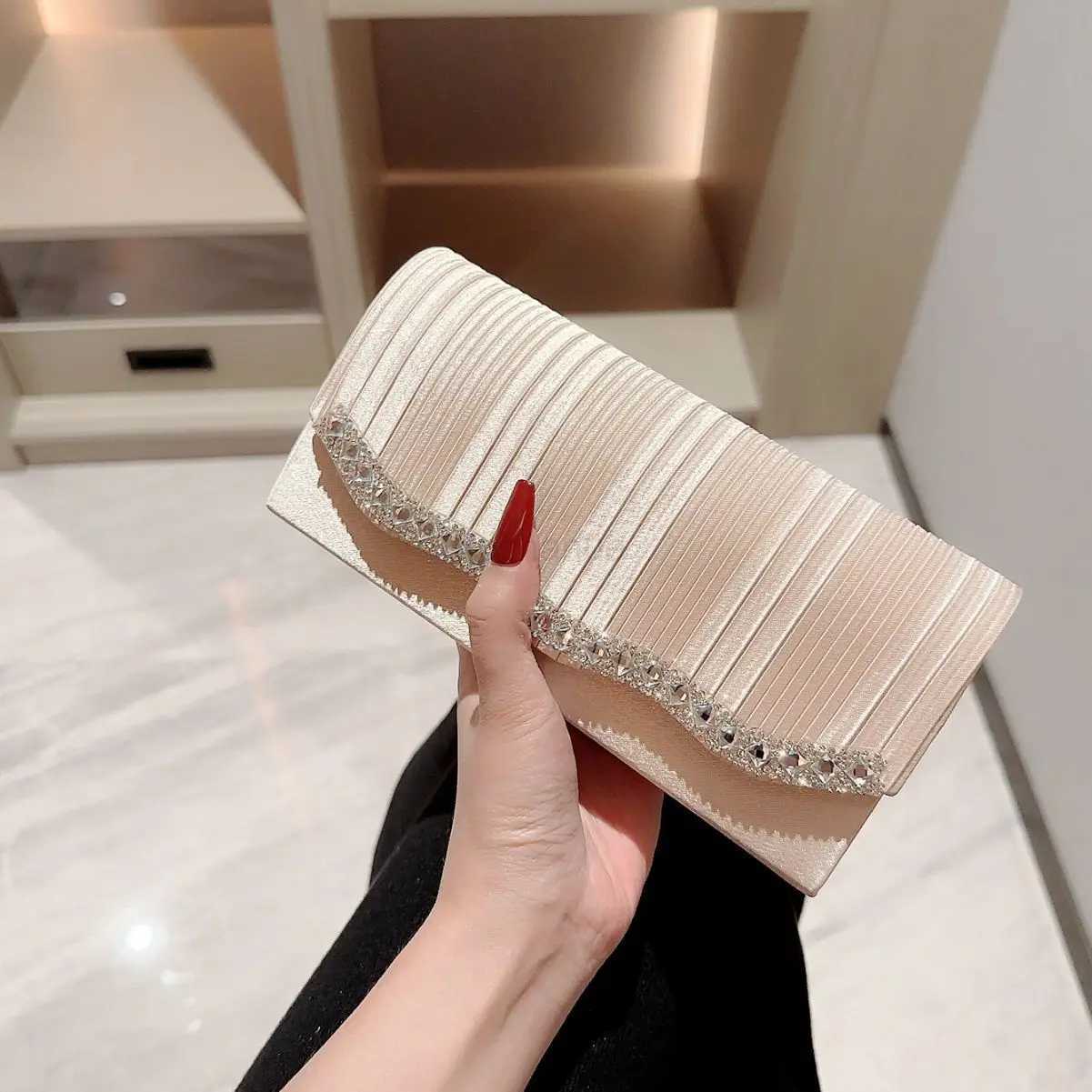 Fashion Womens Diamond Evening Bag Glitter Chain Clutch Bag Wedding Party Banquet Shoulder Bags Ladies Elegant Envelope BagXJ240729