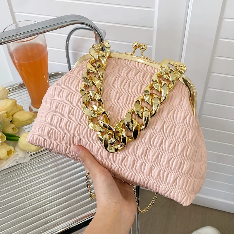 Shoulder messenger Bag Gold chunky necklace womens bag Pleated Gold metal frame clip bags for women small fashion lady handbag 240729
