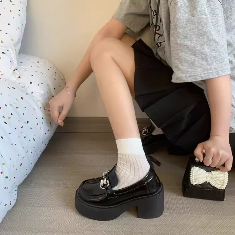 New round headed metal buckle small leather shoes for students to step on as a single shoe