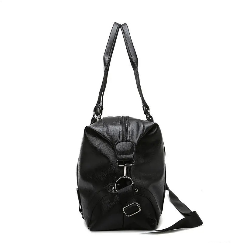 Fashionable mens travel bag large capacity leather portable business handbag cross body casual mens travel bag shoulder travel bag 241223