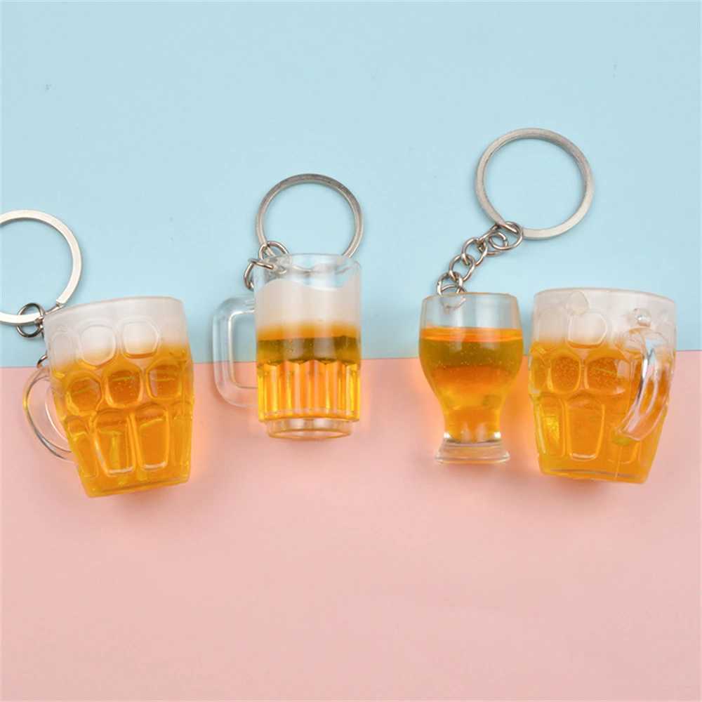 Funny Simulation Beer Mug Keychain Miniature Beer Pendant Keyring for Man Women Couple Bag Trinkets Bar Souvenir GiftL240729