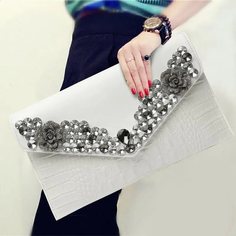 Product Cowhide Handbag Red Black Envelope Bag Womens Banquet Dress Bag Inlaid with Diamond Shiny Handbag Matching Chain 240729