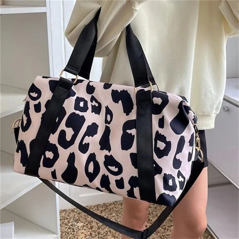 Fashionable Travel Bag Duffle Bag Women Leopard Big Oxford Bag Tote Handbags Fitness Gym Bag Ladies Weekend Pink Bag 240729