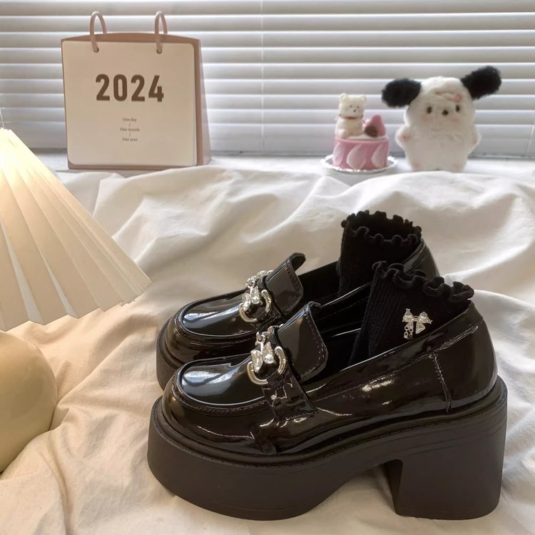 New round headed metal buckle small leather shoes for students to step on as a single shoe