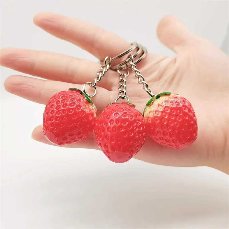 Creative Realistic Strawberry Keychain For Women Girl Jewelry 3CM Cute Fruit Car Key Holder KeyringL240729