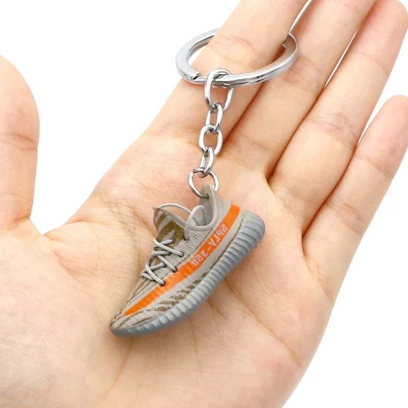 3DShoe Creative Mini Sneakers Keychain Gift Model Bags Backpacks Decorative Ornaments Car Door Keyring Gift For Boyfriend GiftsL240729