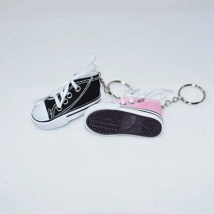 7.5CM 3D Novelty Canvas Sneaker Tennis Shoe Keychain Key Chain Pendants Party Jewelry Car Simulation Keyring for Men And WomenL240729