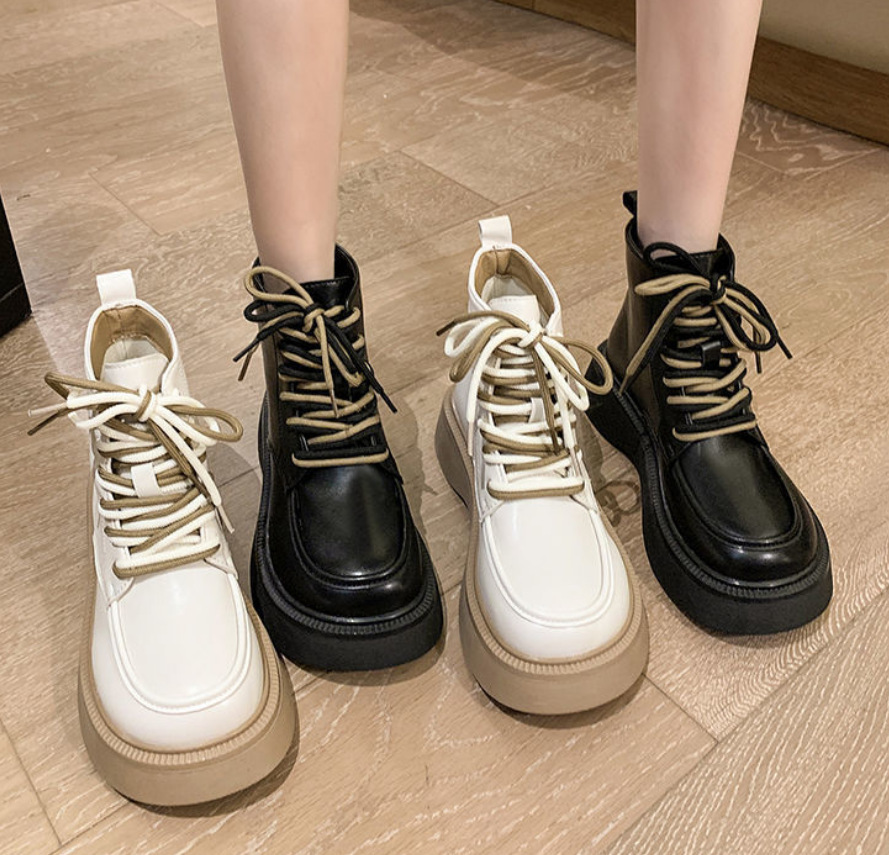 New fashionable retro round toe British style single shoe with thick heel and lace up leather surface Martin boots