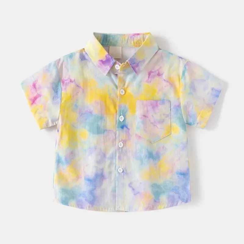 Fashionable summer boy short sleeved cute cartoon printed shirt style childrens top breathable collar shirt childrens clothingW240729