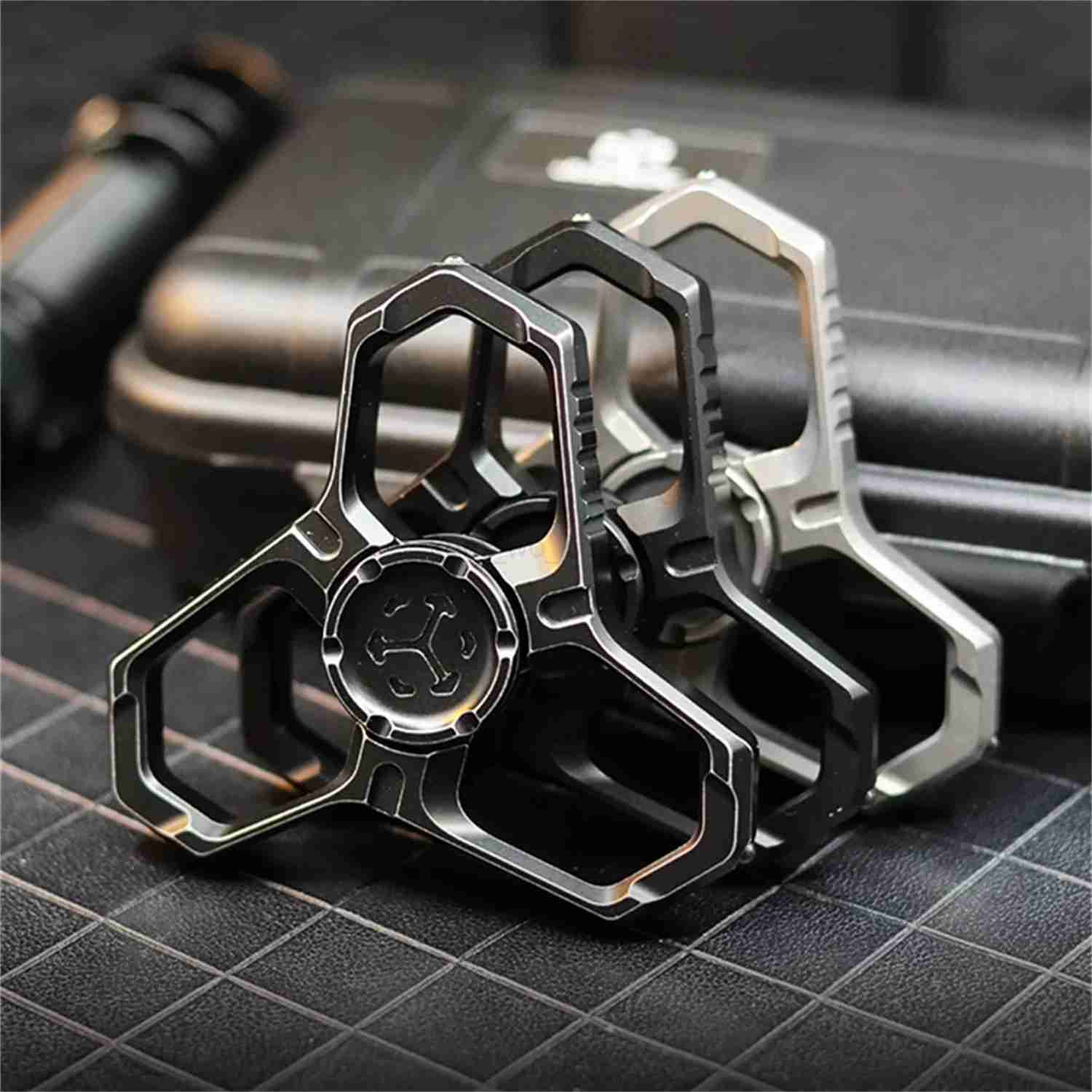 JUZHEN EDC Titanium alloy Fingertip Gyro Decompression Toy Window Breaker Boyfriend GiftM240729