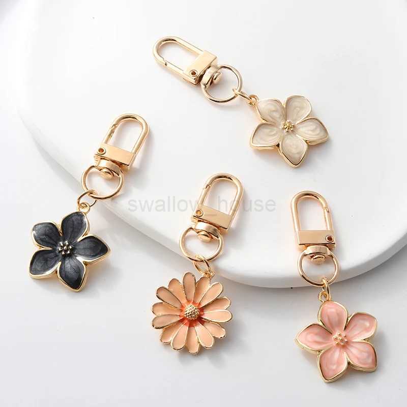Lovely Enamel Keychains Beautiful Multiple Flowers Plants Key Rings For Women Girls Friendship Gift Handbag Decoration JewelryL240729