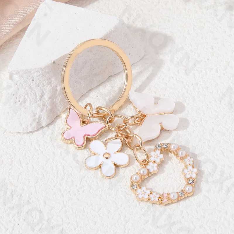 Heart Flowers Pretty Butterfly Enamel Keychain Plant Flying Insect Key Ring For Women Girl Friendship Gift Handmade Jewelry SetL240729