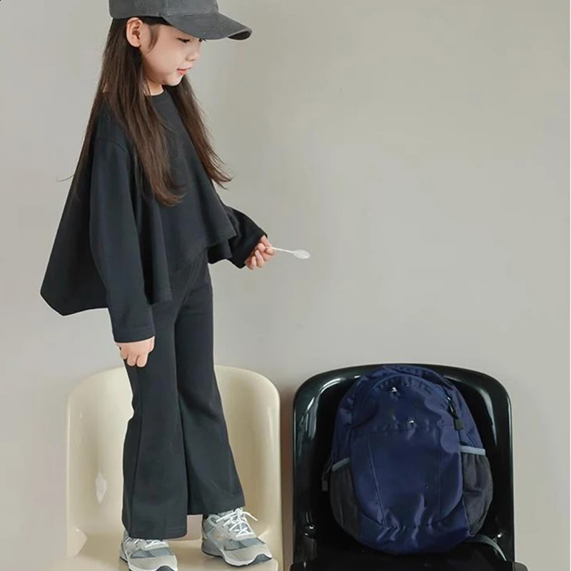 Autumn Girls Sports Sweater Set Girls Loose Fitting Long Sleeved Bat Shirt Bell Bottoms Spring Fashion Childrens Clothing Set 240729