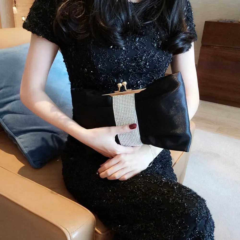 Luxury Chain Rhinestone Bow Handbag Diagonal Shoulder Bags Evening Party Purse Wedding Clutch BagXJ240729