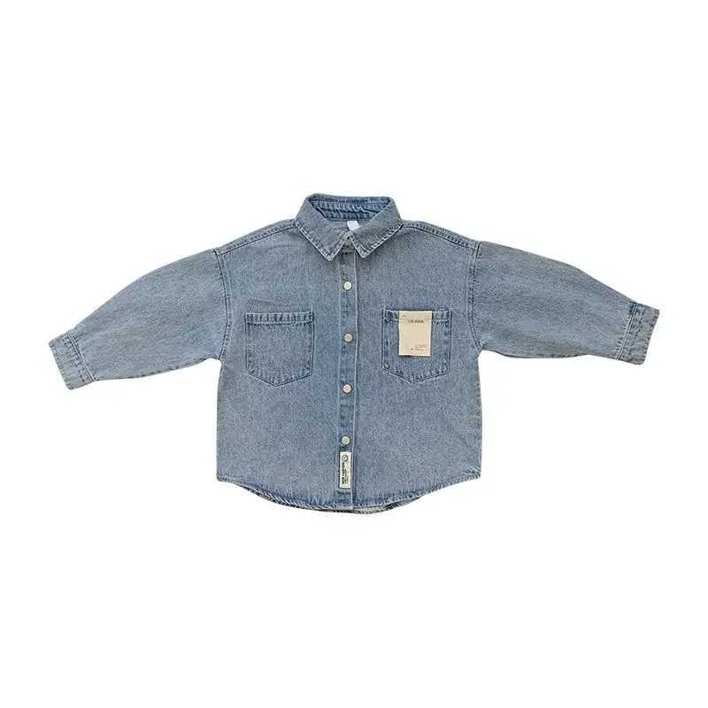 Fashionable boy blue denim shirt long sleeved lapel loose casual shirt spring and autumn childrens jeans topW240729