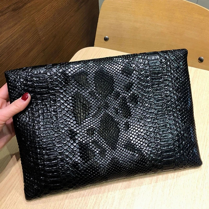 XMESSUN Snake Pattern Clutch Crossbody Bags for Women Fashion Trendy Shoulder Handbags and Purses Lady Party Envelope Bag 240729