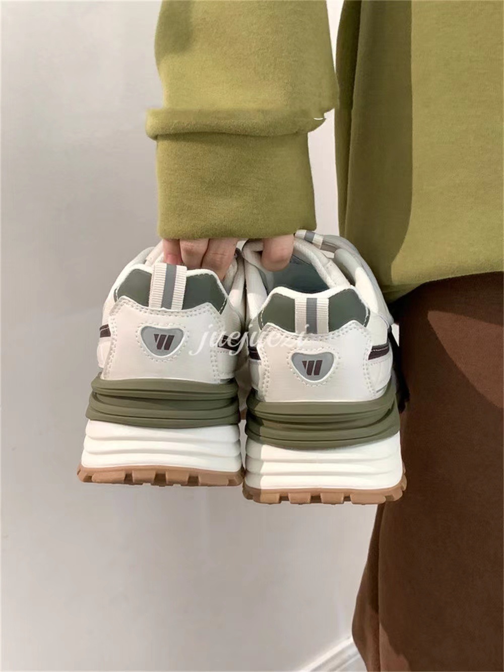 Trendy Women Sneakers Running Shoes Thick Sole Anti Slip Athleisure Style Hot Sale fashion