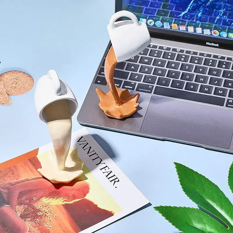 Floating Spilling Coffee Cup Sculpture Kitchen Decoration Spilling Magic Pouring Splash Creative Desktop Decor Home Decoration 240729