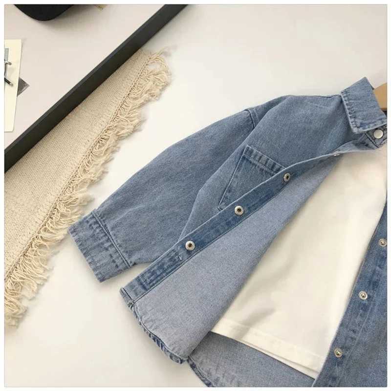 Fashionable boy blue denim shirt long sleeved lapel loose casual shirt spring and autumn childrens jeans topW240729