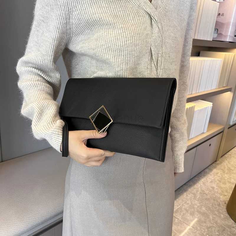 Clutch Evening Bag Female 2023 New Fashion Envelope Mobile Phone Bags Large Capacity Chains Handbags Pu Underarm CrossbodyXJ240729