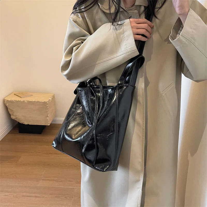 LEFTSIDE Big Silver Shoulder Bags for Women Winter Fashion Handbags and Purses Trend Leather Underarm Bag 240729