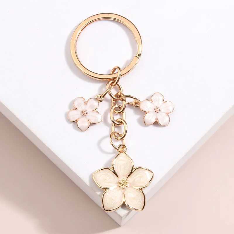 Cute Plant Keychain Sakura Flower Key Ring Enamel Key Chains For Women Girls Handbag Accessorie Car Keys DIY Sweet Jewelry GiftsL240729
