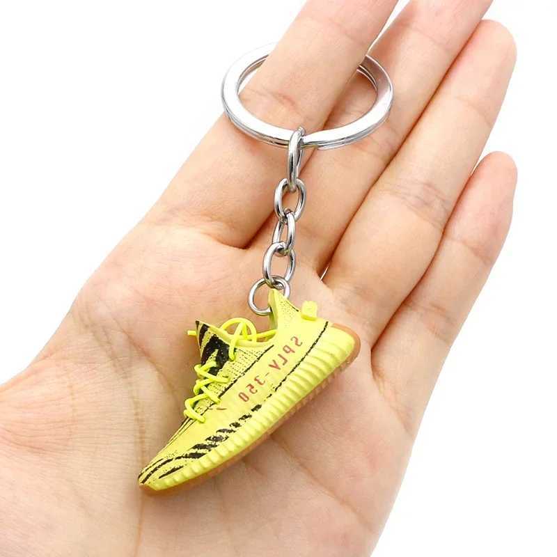 3DShoe Creative Mini Sneakers Keychain Gift Model Bags Backpacks Decorative Ornaments Car Door Keyring Gift For Boyfriend GiftsL240729