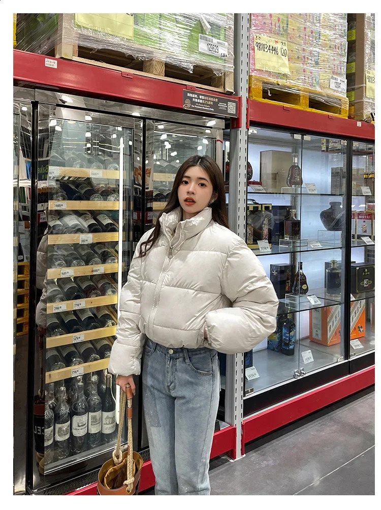 Streetwear Thick Short Parkas Women Fashion Winter Warm Puffy Coats Fashion Pockets Cotton Padded Female Casual Down Jacket 240729