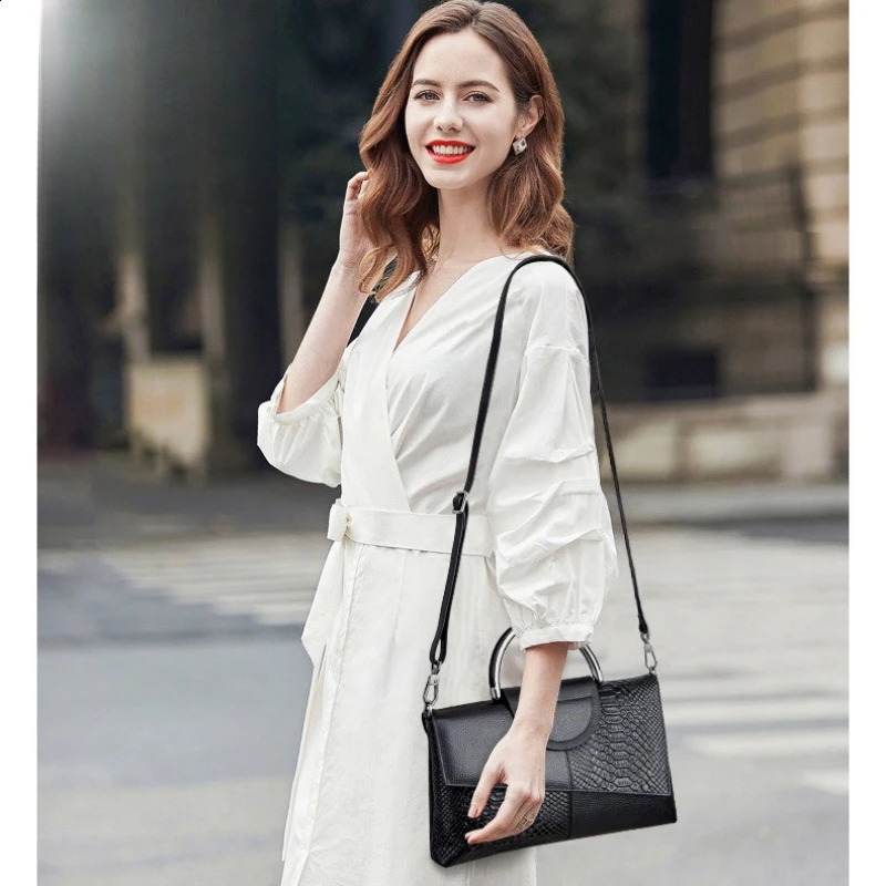 Ladies Fashion Leather Clutch Large Capacity Soft Leather Crossbody Shoulder Bag Girls Handbag Pure Colour Snake Decora 240729