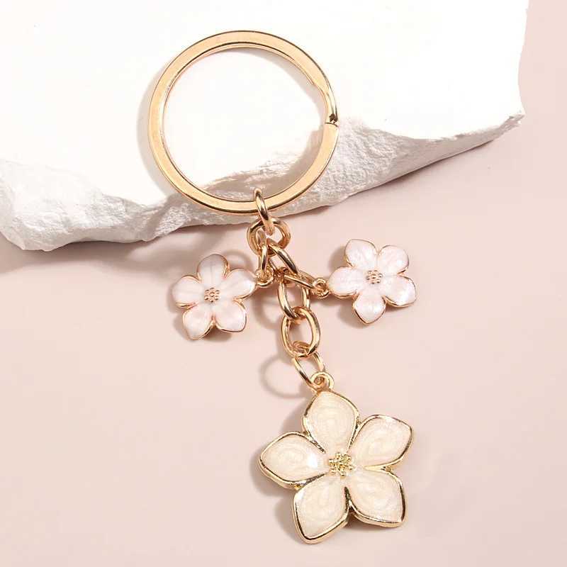 Cute Plant Keychain Sakura Flower Key Ring Enamel Key Chains For Women Girls Handbag Accessorie Car Keys DIY Sweet Jewelry GiftsL240729
