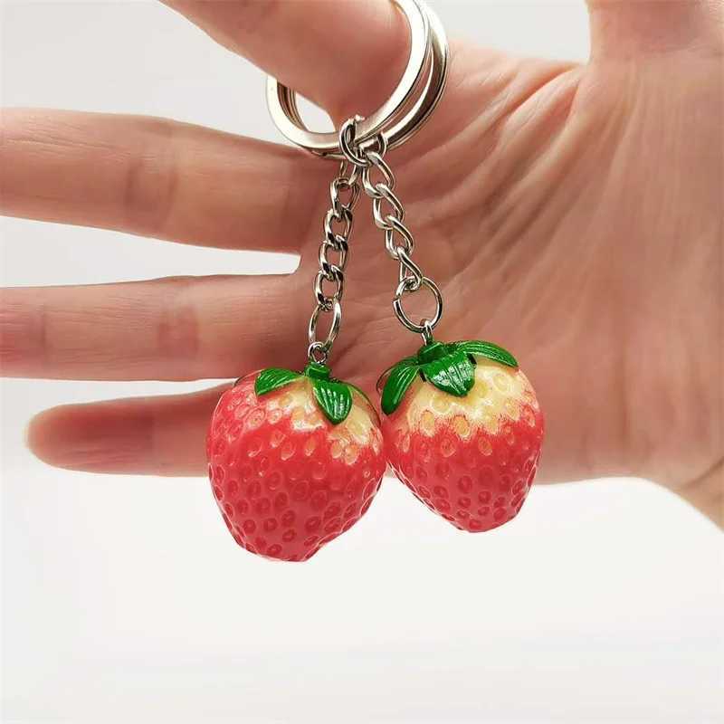 Creative Realistic Strawberry Keychain For Women Girl Jewelry 3CM Cute Fruit Car Key Holder KeyringL240729