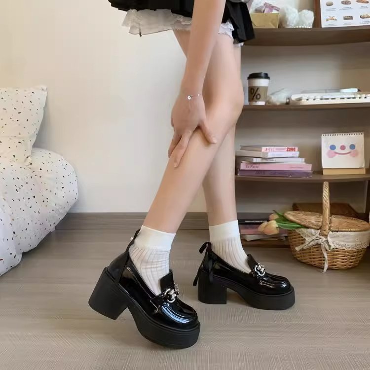 New round headed metal buckle small leather shoes for students to step on as a single shoe