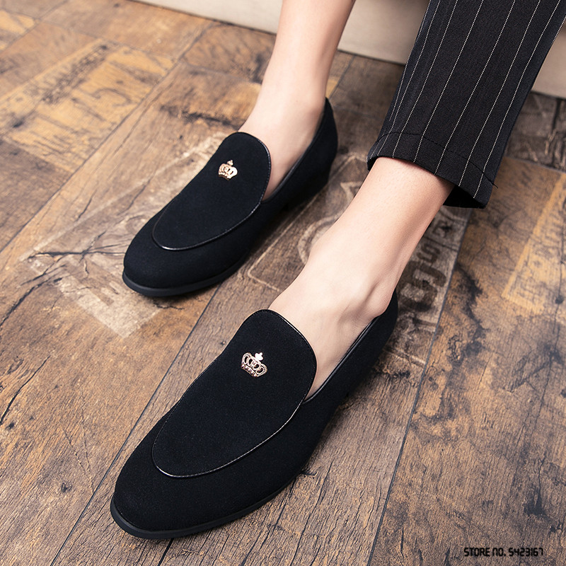 Luxury Designer New Pointed Suede Metal Crown Oxford Shoes For Mens Formal Wedding Prom Dress Homecoming Sapatos Tenis Masculino