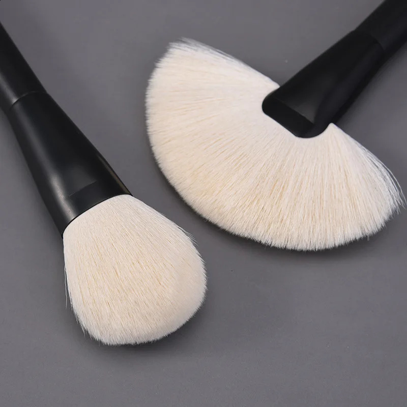 18 PCS Animal Goat Hair Makeup Brushes Set Wood Handle Makeup For Women Korean Cosmetics Eyeshadow Complete Kit 240729