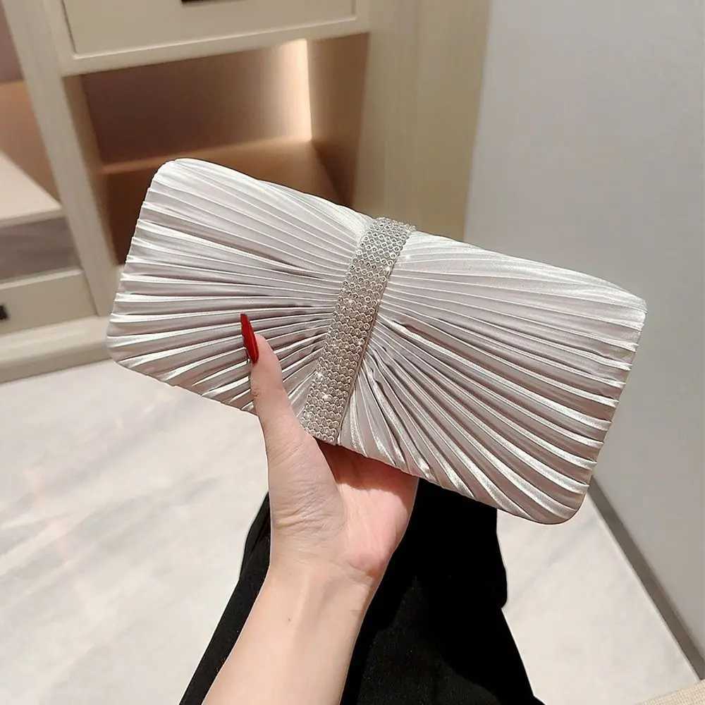 Fashion Ladies Silver Luxury Satin Clutches Evening Bags Sequins Banquet Clutch Bag Wedding Party Purse Womens Chain BagsXJ240730