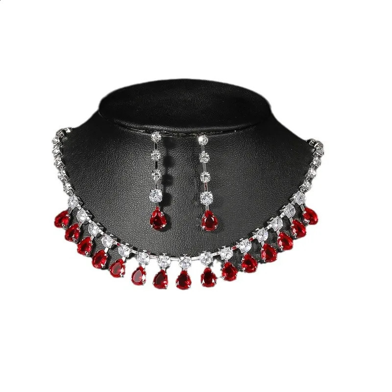 European and American Gothic Girl Bride Set Two Piece Necklace Earrings Super Shining Eye Red Zircon Jewelry Banquet Jewelry 240723