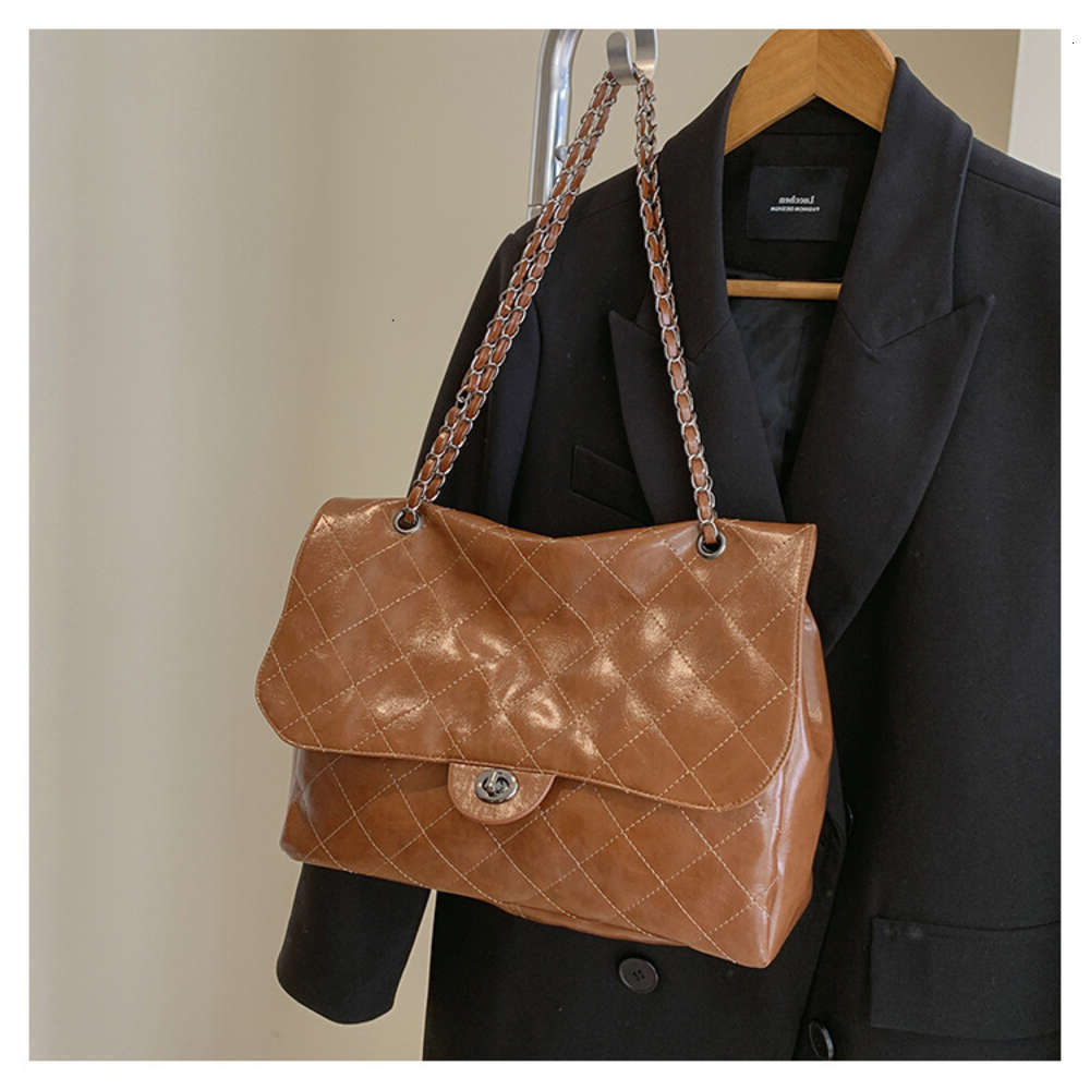 2025 Designer 2024s 2024 New 3 Design Women Light Crossbody Shoulder bag Chain Casual Style Minimalist style Commute Classic Fashion Versatile Free sh