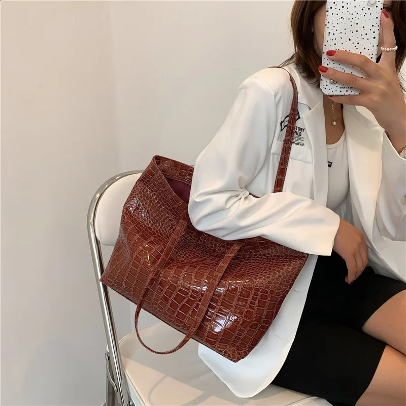 2025 new Pattern Oblique Straddle One Shoulder Large Capacity Bag Simple and Fashionable Handheld PU Tote 240729