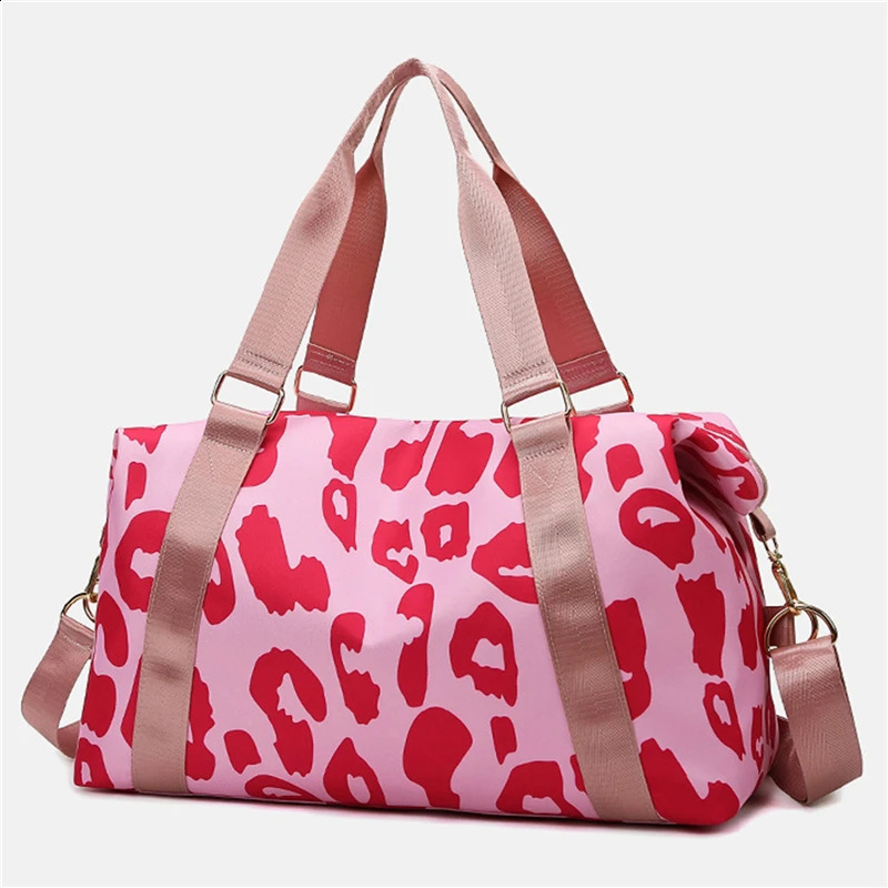 2024 Fashionable Travel Duffle Bags Women Leopard Big Nylon Tote Fitness Gym Ladies Weekend Handbags Wet And Dry Separation 240730