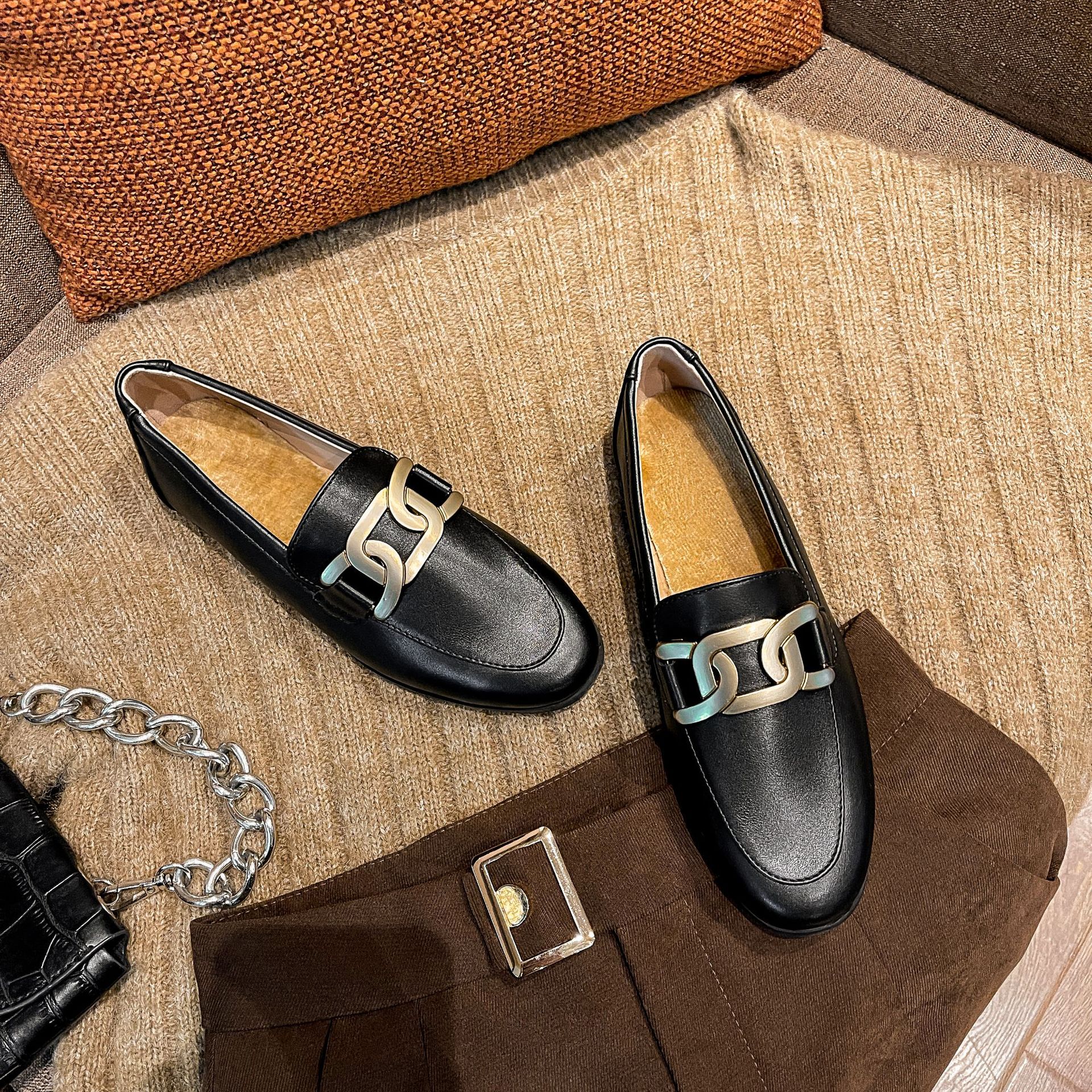 2022 Metal Chain oxfords woman flats moccasins round toe loafers autumn/winter plush small leather shoes women plus size 34-43
