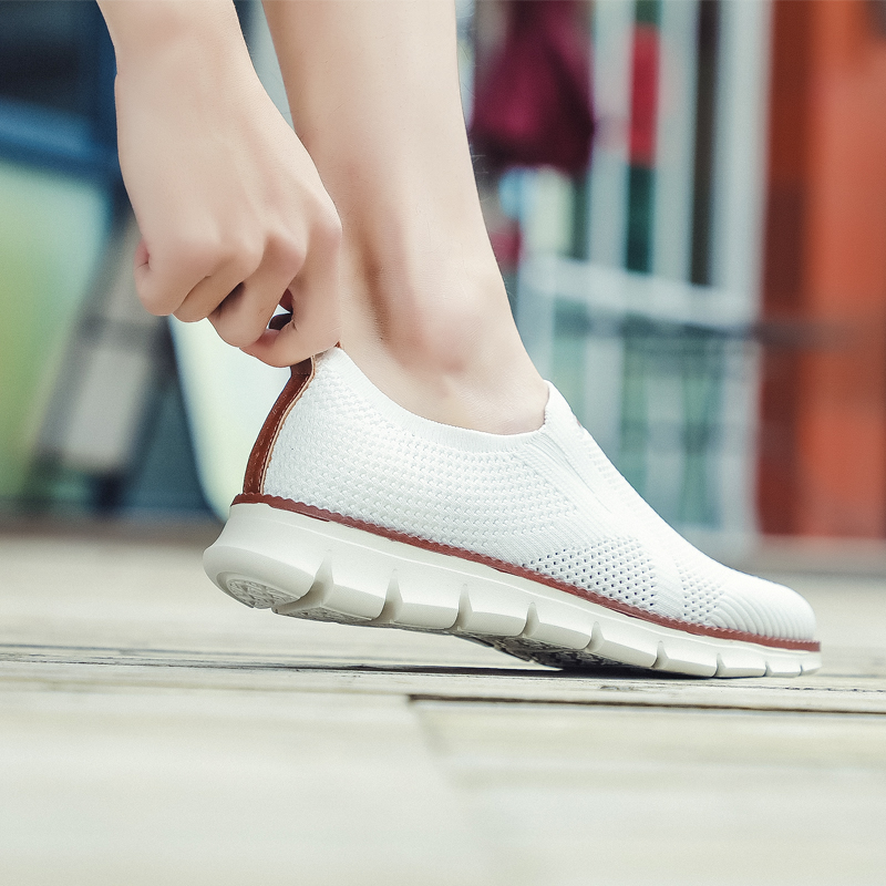 2022 Slip-On Lightweight Mesh Men Shoes Casual Breathable Comfortable Walking Male Sneakers Tenis Feminino Zapatos Footwear