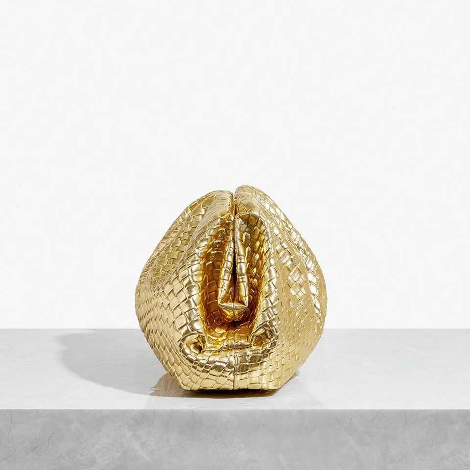 Womens high-end embossed woven handbag with lightweight clip suitable for parties weddings clubs dinners dances etcXJ240730