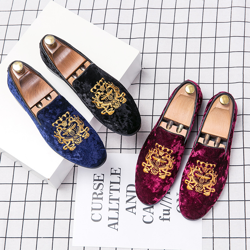 2024 Spring Wedding Dress Casual Men Loafers New Big Size Lazy Peas shoes Embroidery Moccasins Shoes Fashion Suede Leather shoes