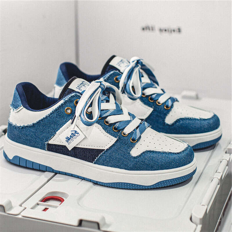 2024s Retro casual niche design for men's skateboarding shoes on the high street
