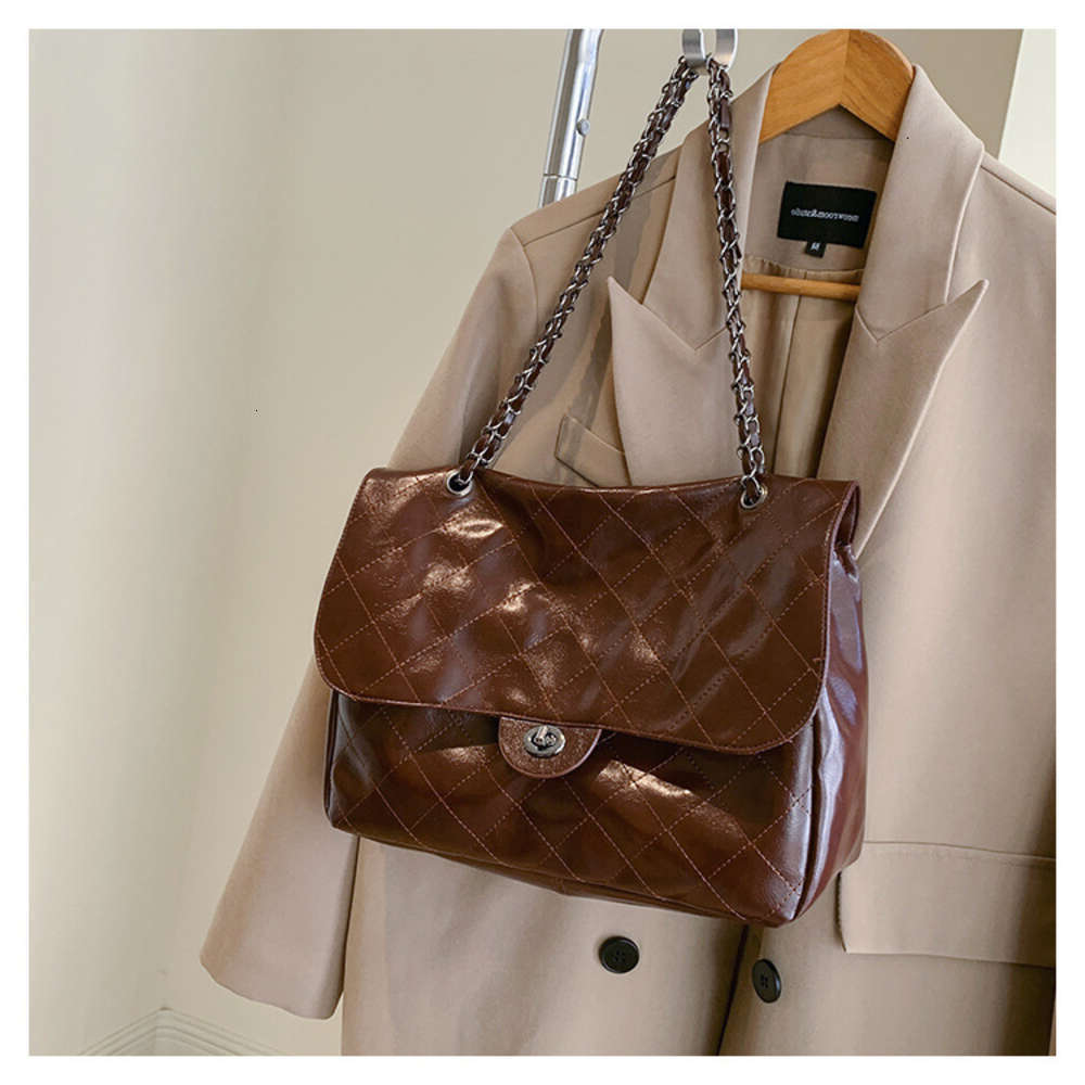 2025 Designer 2024s 2024 New 3 Design Women Light Crossbody Shoulder bag Chain Casual Style Minimalist style Commute Classic Fashion Versatile Free sh