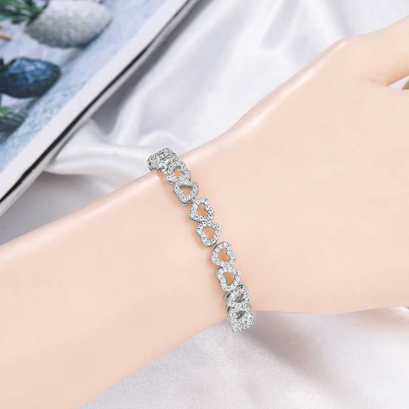 WEIMANJINGDIAN brand gold or silver colored galvanized shiny cubic zirconia heart-shaped bracelet suitable for female girls mothers as a giftW240730