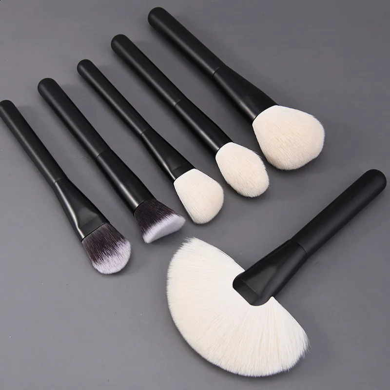 18 PCS Animal Goat Hair Makeup Brushes Set Wood Handle Makeup For Women Korean Cosmetics Eyeshadow Complete Kit 240729